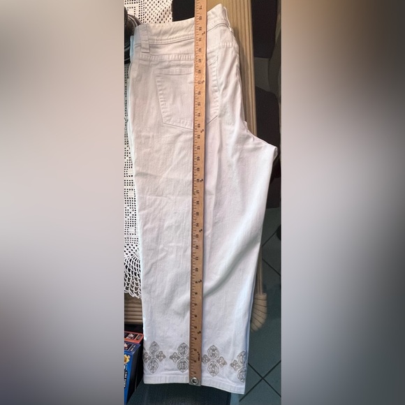 AVENUE Blue  
White Denim with Gold Embellishment
Sz 18 EUC - Picture 4 of 13